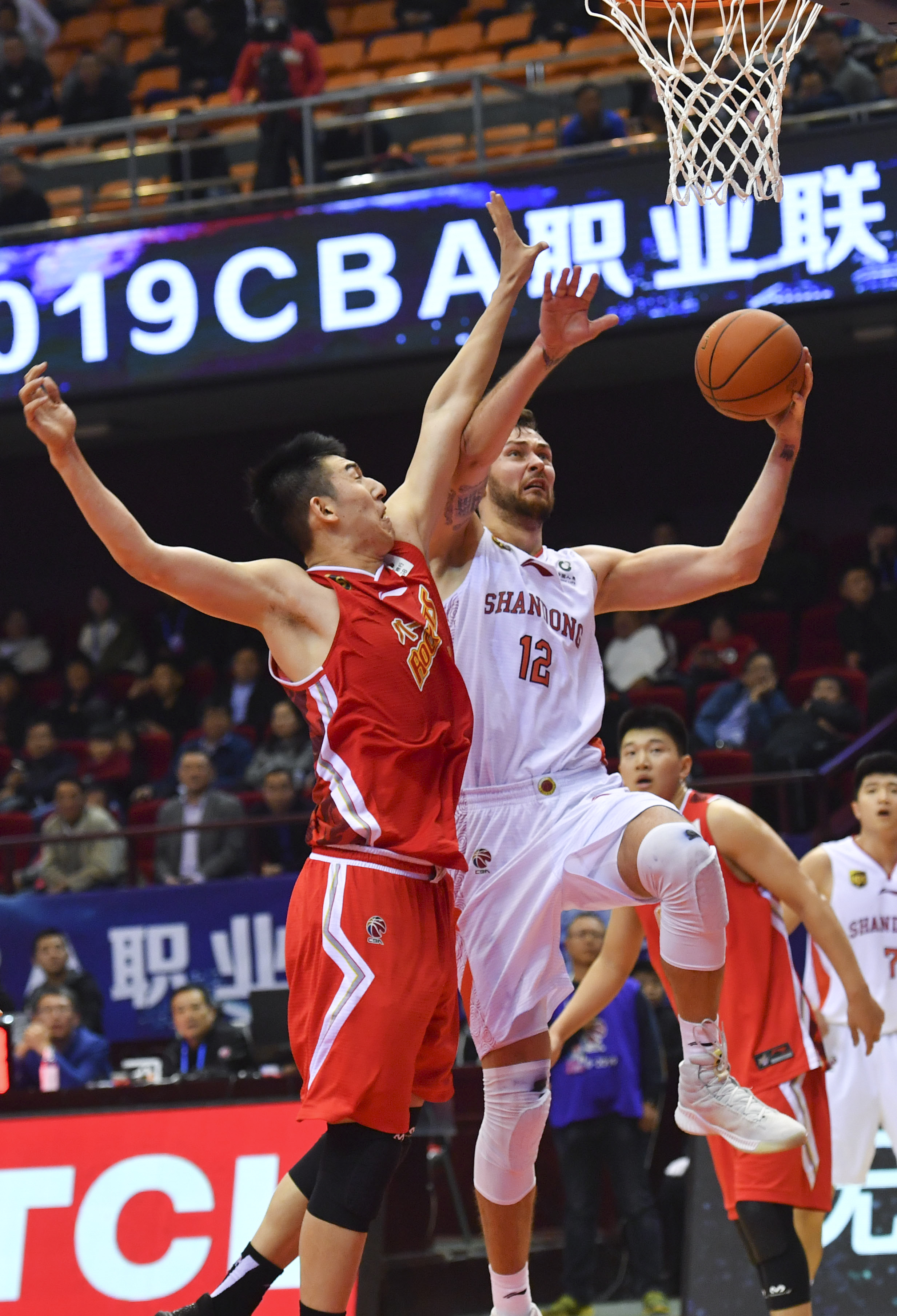 霍伊伦本赛季意甲10场4球，与上赛季联赛进球数持平（霍伊伦本季意甲10战4球，已追平上季联赛进球数）