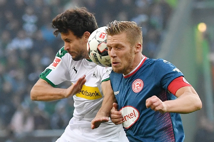 杜兰特关键中投命中，全场欢呼