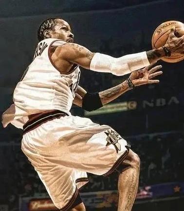 拜仁连续20场德甲进球超过2球，追平13／14赛季瓜帅的纪录（拜仁德甲连续20场至少攻入3球，追平13／14赛季瓜帅纪录）