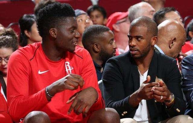 记者：邵佳一探班U22国足训练，与主帅安东尼奥相谈甚欢（记者：邵佳一探访U22国足训练营，与主帅安东尼奥畅聊甚欢）