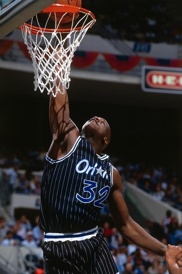 国安vs河南半场数据：控球率56%-44%，河南半场0射正（半场数据：国安控球56%-44%占上风，河南0次射正）